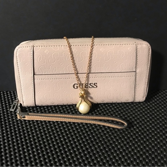 Guess Wallet/Pearl like Necklace - Picture 2 of 8